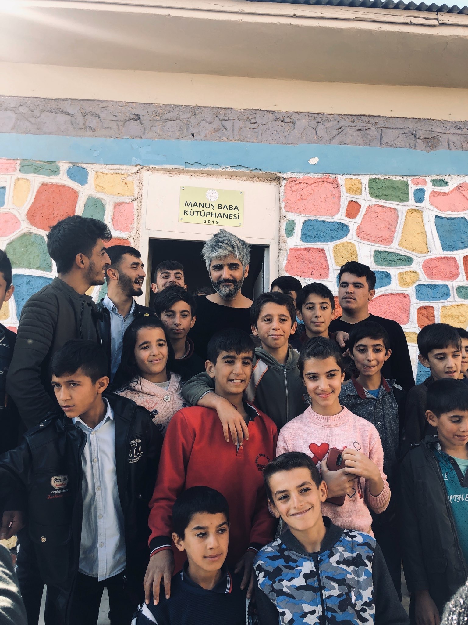 Manuş Baba’dan Köy Okuluna Ziyaret