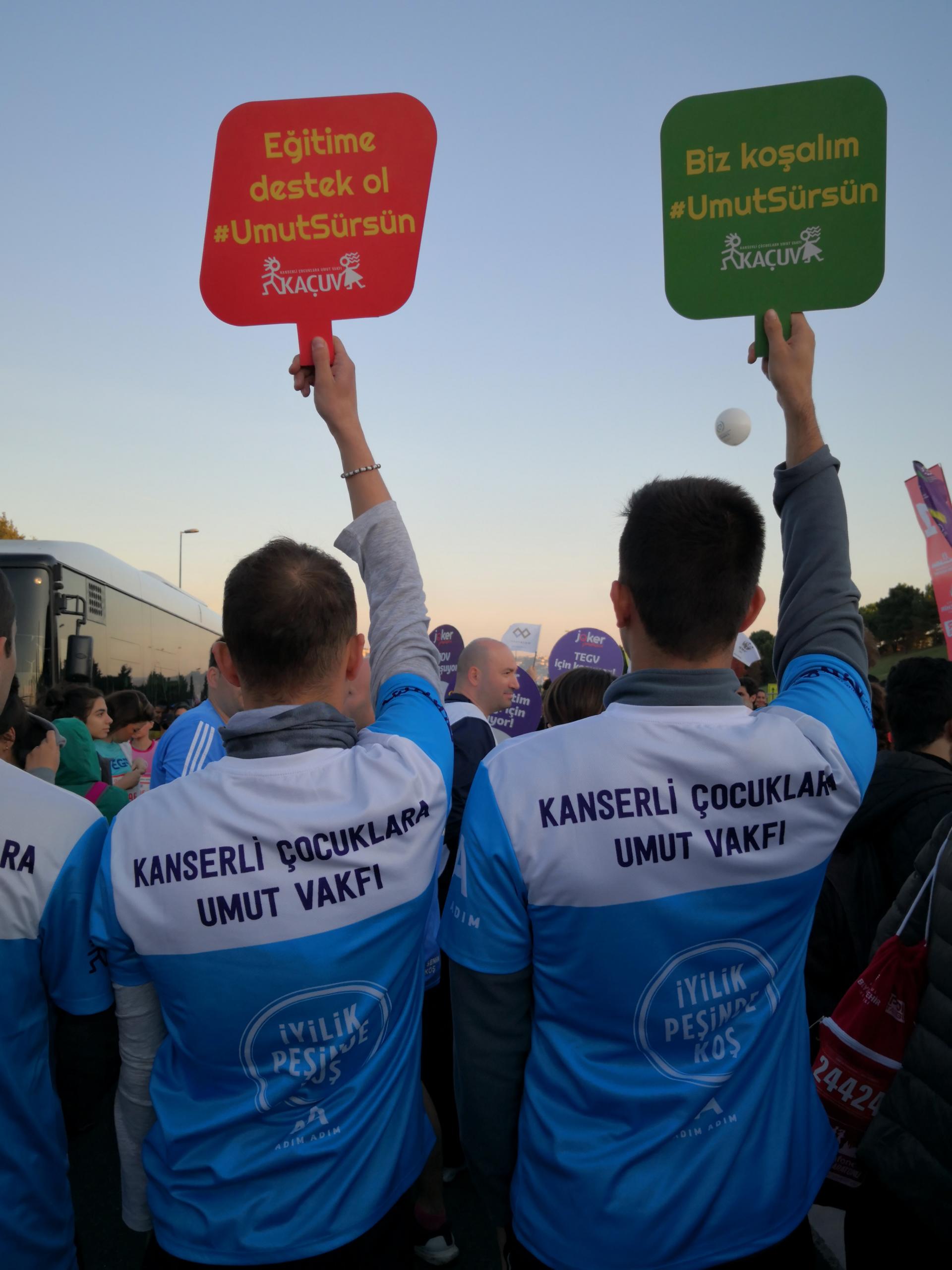 KAÇUV’un Umut Elçileri İstanbul Maratonu’nda Çocukların Eğitim Umudu İçin Koştu