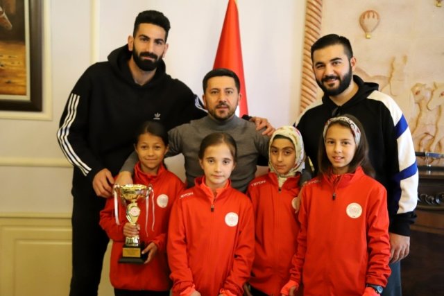 Nevşehir Belediye Başkanı Arı, Türkiye ve Dünya Dereceleri Alan Sporcuları Kutladı