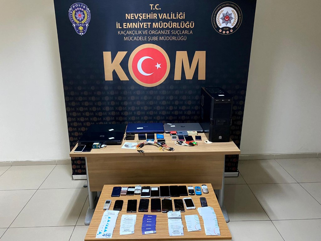 Nevşehir’de Gümrük Kaçağı Cep Telefonu ve İMEİ Klonlama Operasyonu