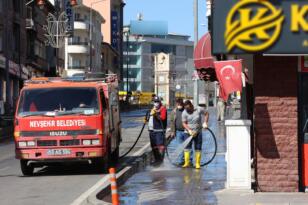 BELEDİYE EKİPLERİNİN BAYRAM TEMİZLİĞİ
