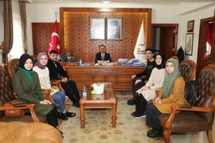 İLAHİYAT FAKÜLTESİ ÖĞRENCİLERİNDEN VALİLİK ZİYARETİ