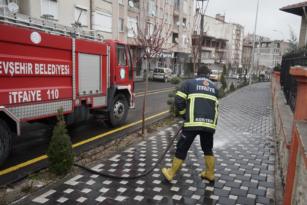 CADDE VE SOKAKLAR DEZENFEKTE EDİLİYOR