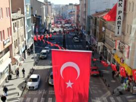 NEVŞEHİR BELEDİYESİ, CADDE VE SOKAKLARI TÜRK BAYRAKLARI İLE DONATTI