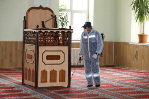 CUMA NAMAZI ÖNCESİNDE CAMİLER DEZENFEKTE EDİLDİ