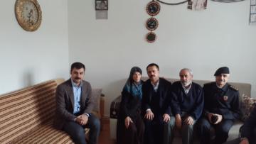 VALİ AKTAŞ MERHUM POLİS MEMURU ÇELİK’İN AİLESİNE ZİYARETTE BULUNDU
