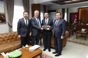 UCLG-MEWA DÜNYA BELEDİYELER BİRLİĞİ BAŞKANI SAADİEH VE TÜRKİYE GENEL SEKRETERİ DUMAN’DAN VALİLİK ZİYARETİ