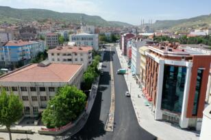 DİRİLİŞ MEYDANI’NDA ASFALT SERİMİ TAMAMLANDI