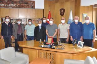 Mahalle Muhtarlarından Başkan İbaş’a teşekkür plaketi