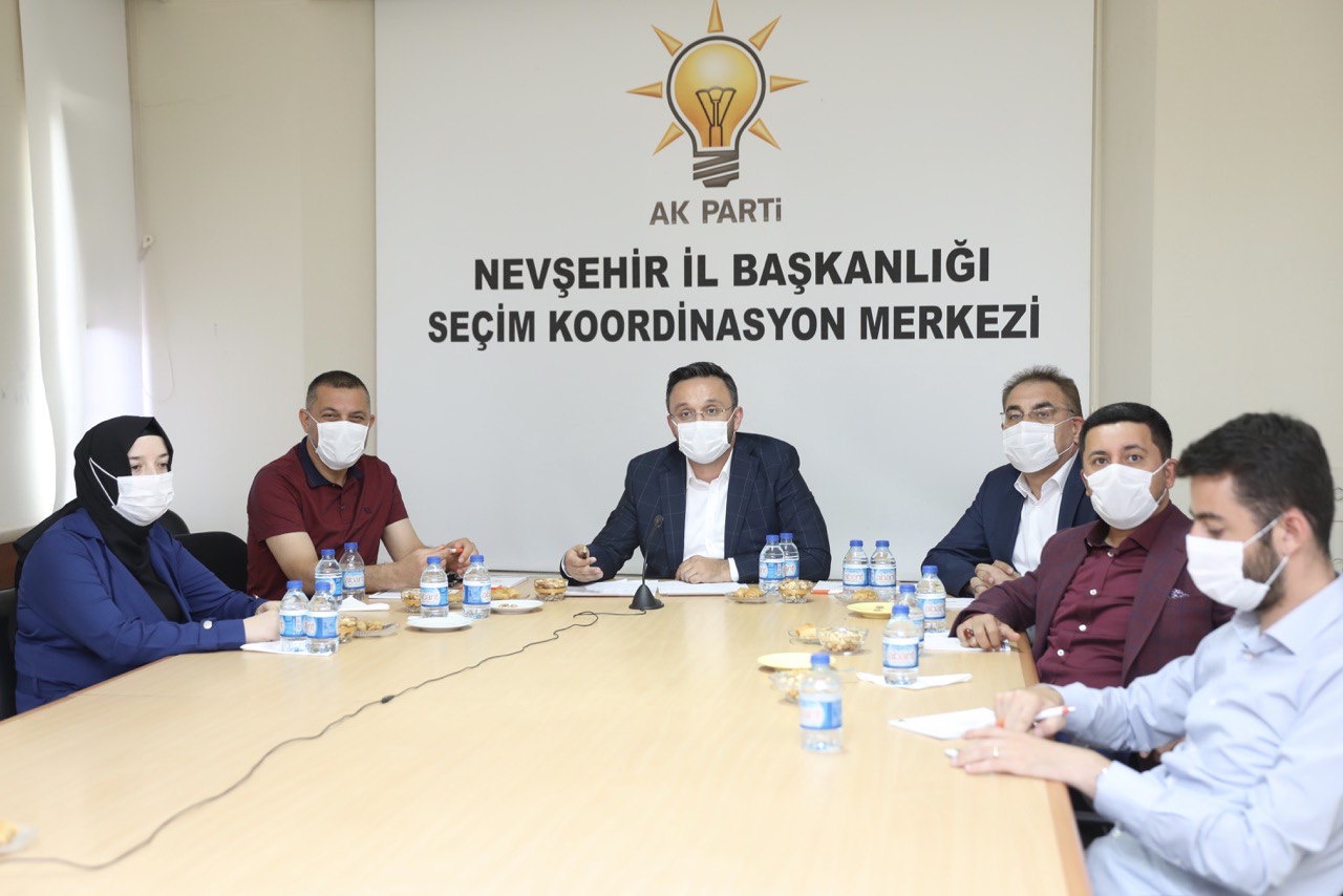 AK PARTİ’DE BAYRAMLAŞMA