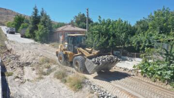 NEVŞEHİR’DE ARAZİ YOLLARI ONARILIYOR