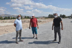 Başkan İbaş, parke taşı çalışmasını inceledi