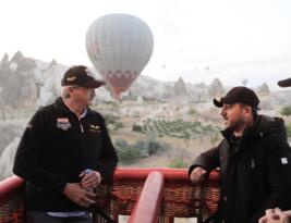 BELEDİYE BAŞKANI ARI, KÜRŞAT TÜZMEN İLE BİRLİKTE BALON TURUNA KATILDI