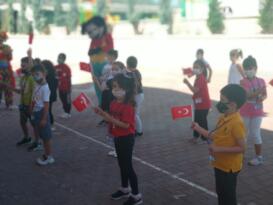 Minik Kardelenlerin Bayram Coşkusu