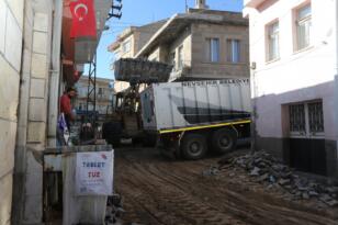 FİŞEKÇİ SOKAĞIN ARDINDAN MUTLU SOKAK’TA DA ALTYAPI ÇALIŞMALARI BAŞLADI