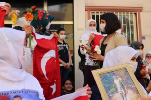 Vatan Partisi Öncü Kadın “Evlat Nöbetinin” Birinci Yılında Annelerle Kucaklaştı