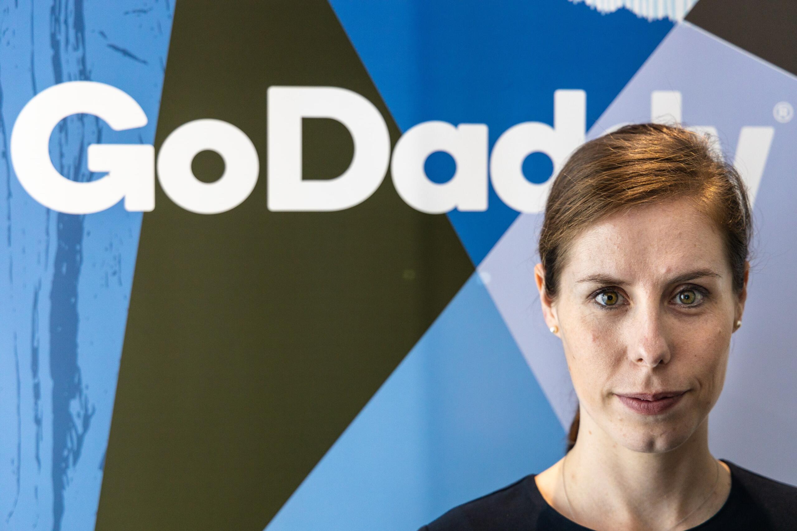 GoDaddy, Siber Pazartesi kampanyası ile ücretsiz site kurulumu sunuyor
