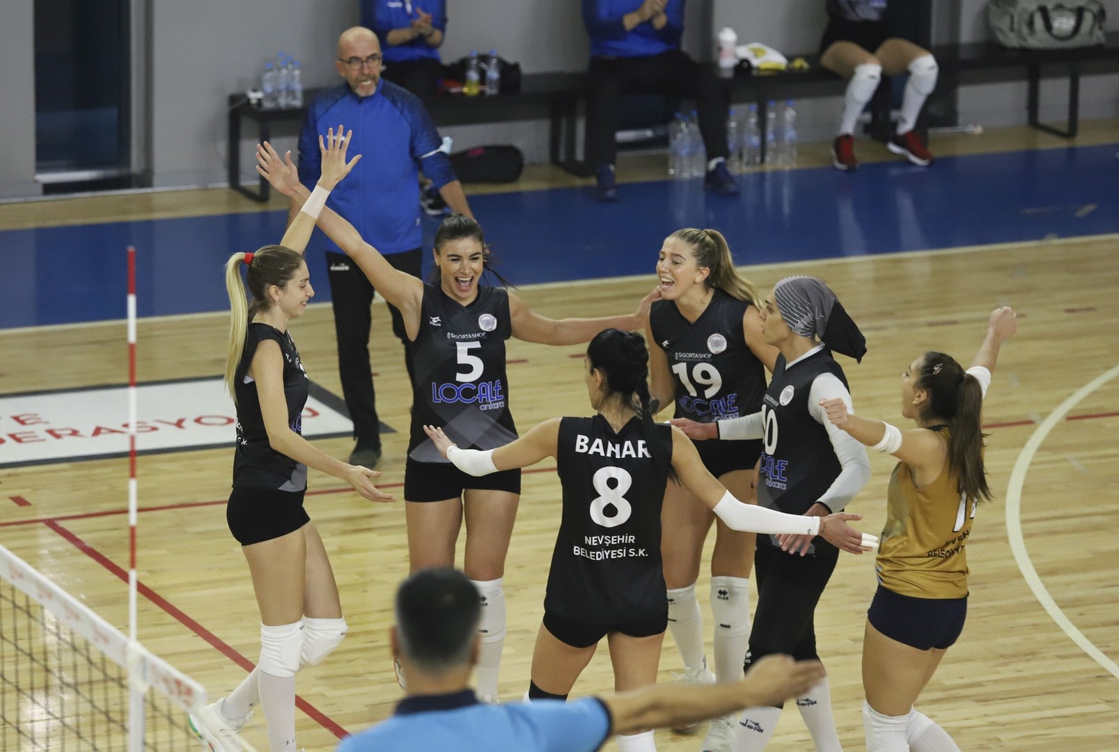 NEVŞEHİR BELEDİYESPOR KADIN VOLEYBOL TAKIMI GALİBİYET SERİSİNİ SÜRDÜRÜYOR