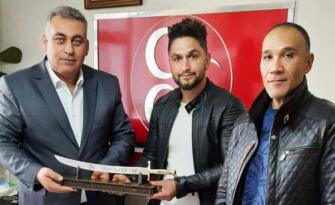 Başkan Kaya’ya özel hediye