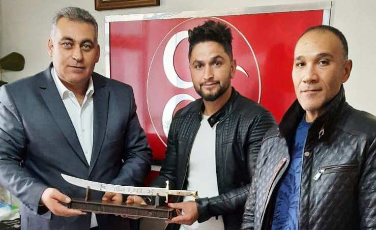 Başkan Kaya’ya özel hediye