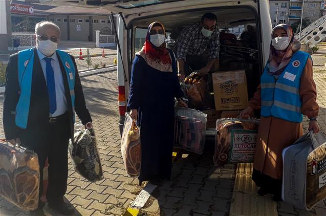 İzmir’e insani yardım malzemesi gönderildi