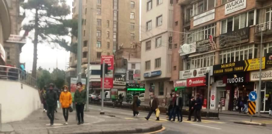 Kurallar sıkılaşınca maskesiz kimse kalmadı