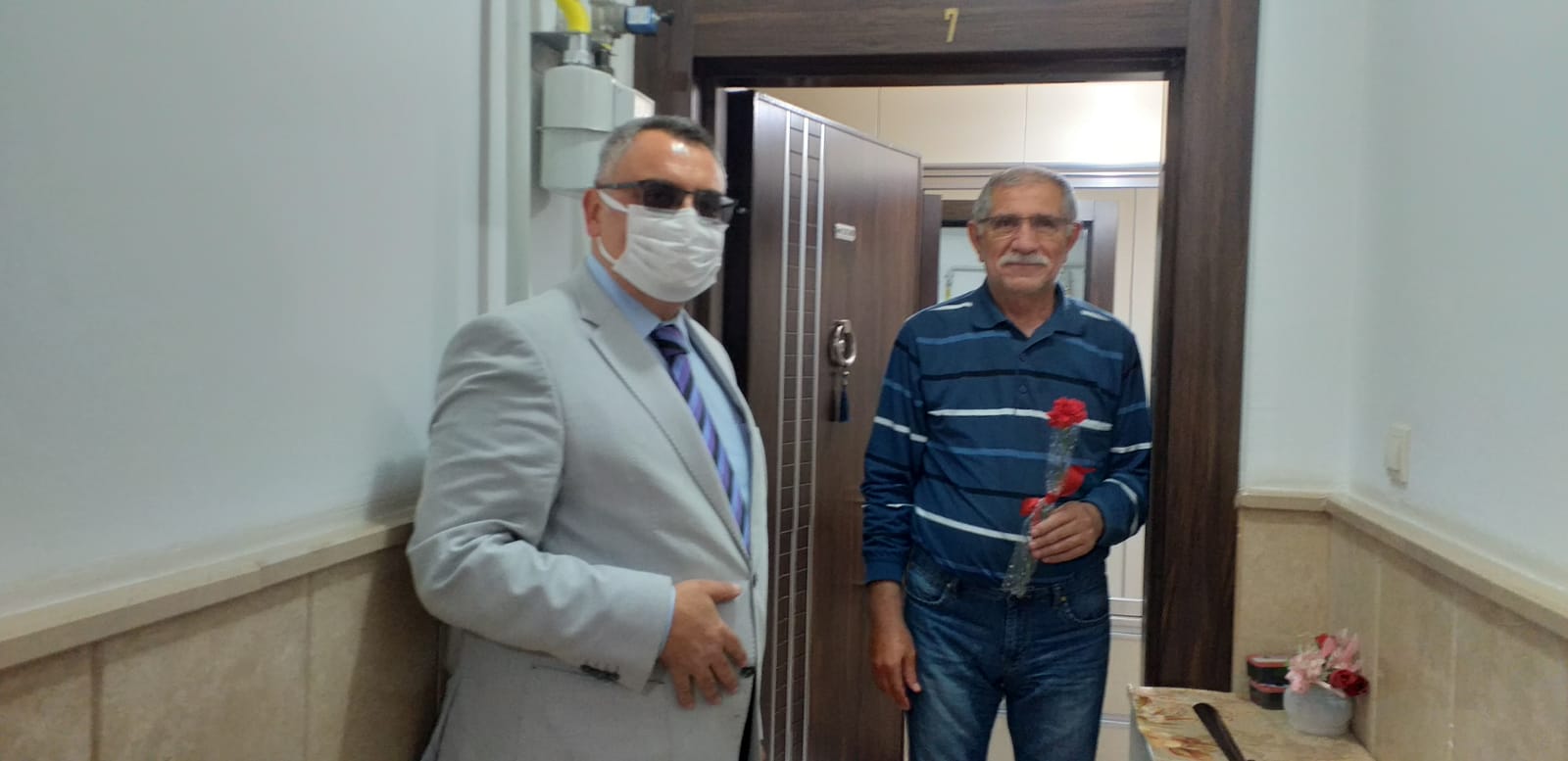 İpek emekli öğretmenleri unutmadı