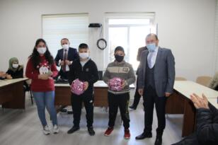 Yarışmalarda dereceye girenlere ödülleri verildi