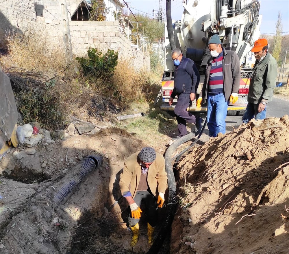 Kuyulutatlar’da içme suyu boru hattı yenilendi