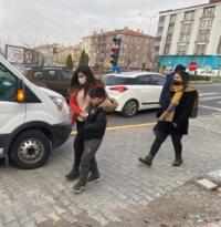 Sokakta çalıştırılan çocuklara para vermeyin