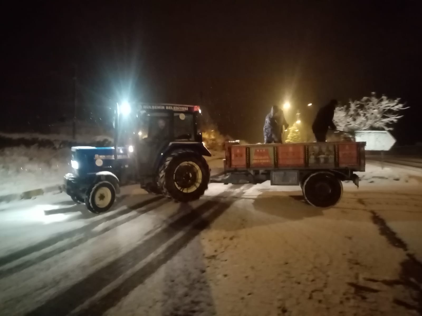 Gülşehir’de karla mücadele aralıksız sürüyor