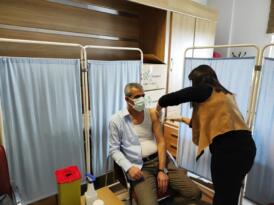 Altıok covid aşısını oldu