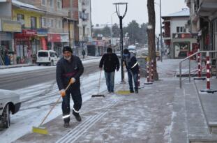 Gülşehir belediyesi ekiplerinin kar mesaisi