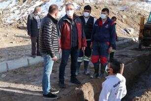 ÇEŞİTLİ MAHALLELERDEKİ ALTYAPI VE ÜSTYAPI YENİLEME ÇALIŞMALARI SÜRÜYOR