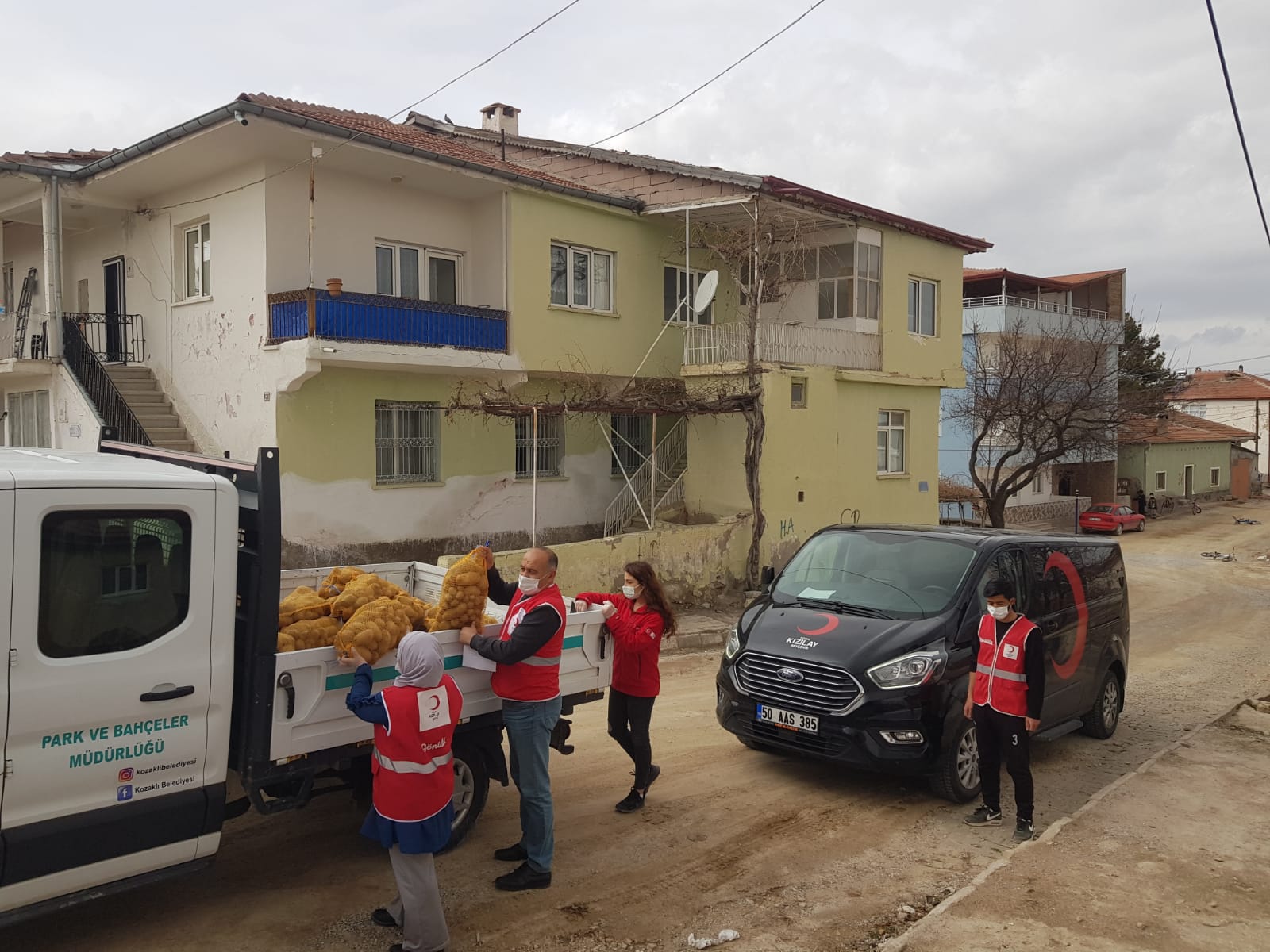 Nevşehir Kızılay ve Kozaklı Belediyesi Patates Dağıttı