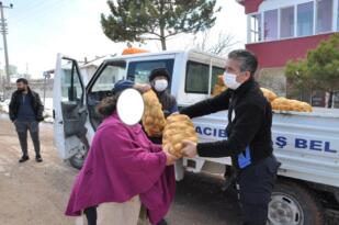 Hacıbektaş’ta ihtiyaç sahibi ailelere patates yardımı