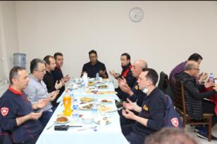 BAŞKAN SAVRAN İTFAİYE PERSONELİ İLE ORUCUNU AÇTI