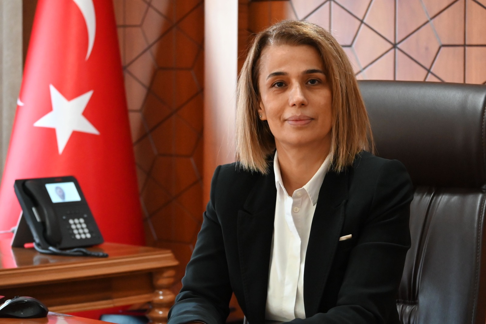 Vali İnci Sezer Becel‘İn 23 Nisan Ulusal Egemenlik Ve Çocuk Bayramı Mesajı