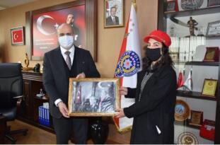 Artunay’a anlamlı hediye