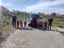 Jandarmadan küçüklere 23 Nisan hediyesi