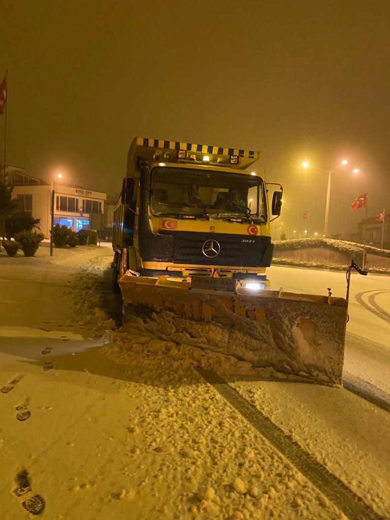 Mahsur kalan araçlar kurtarıldı