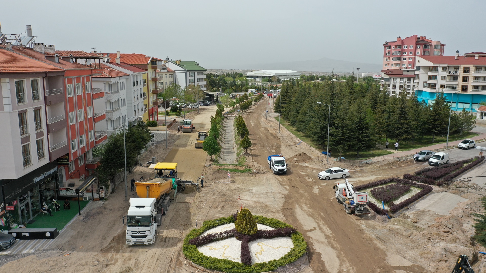 80. YIL BULVARI’NDA SICAK ASFALT ÖNCESİ PMT SERİMİNE BAŞLANDI