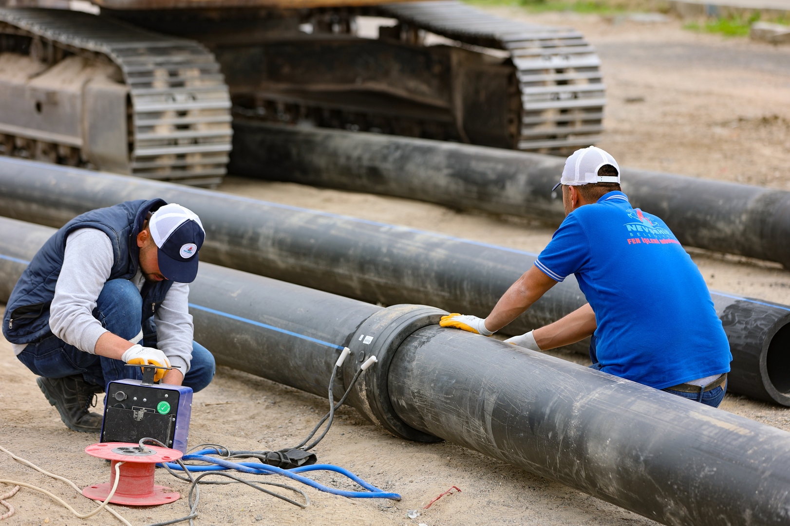 KESİNTİSİZ VE DAHA SAĞLIKLI İÇME SUYU İÇİN ANA İSALE HATLARINDA YENİLEME ÇALIŞMASI YAPILIYOR
