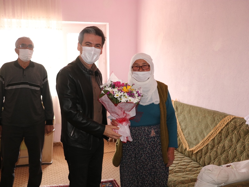 Başdere ve Yeşilöz köylerindeki Şehit annelerini ziyaret etti