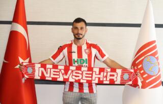 YILDIRAY KOÇAL YENİ SEZONDA NEVŞEHİR BELEDİYESPOR FORMASI GİYECEK