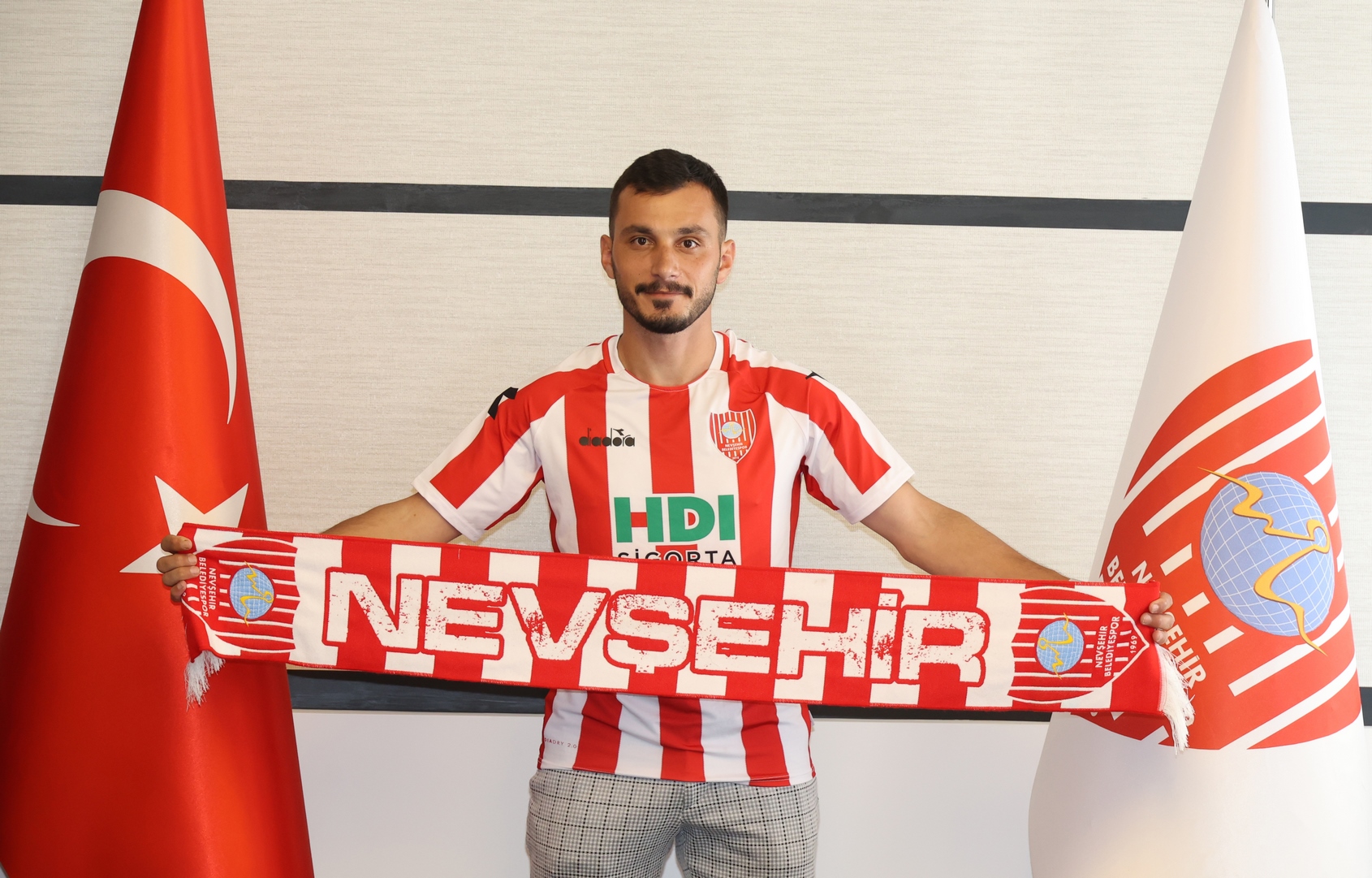 YILDIRAY KOÇAL YENİ SEZONDA NEVŞEHİR BELEDİYESPOR FORMASI GİYECEK