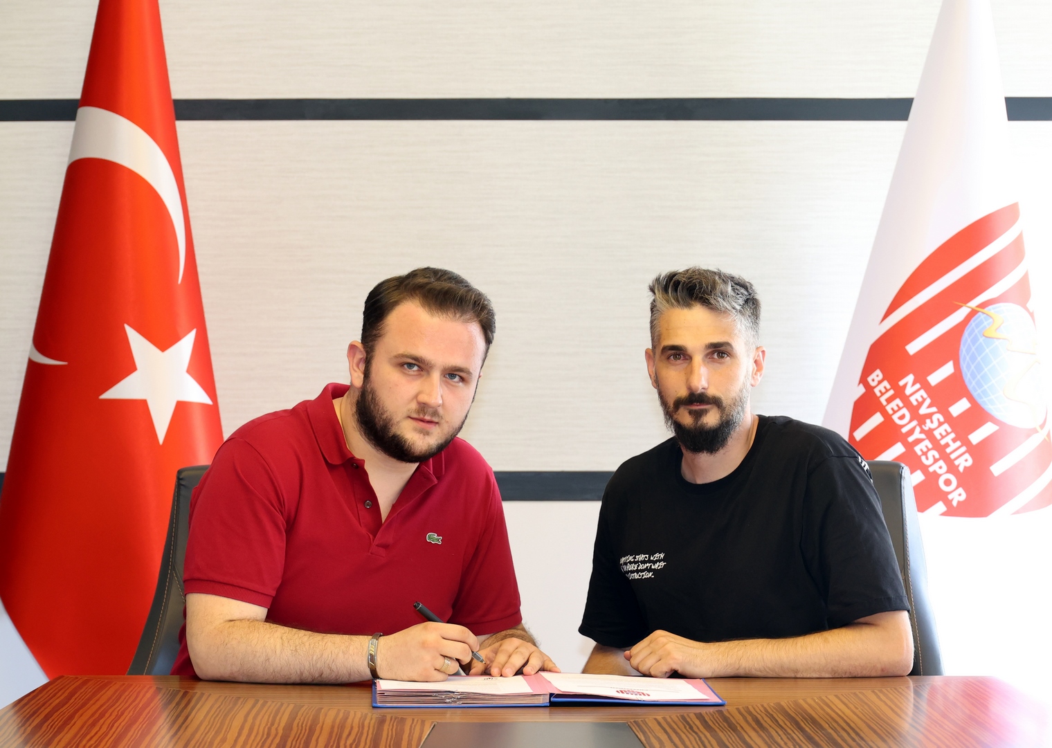 NEVŞEHİR BELEDİYESPOR ABDULLAH KARMİL’E İMZAYI ATTIRDI