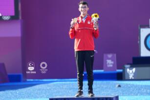 Olimpik Anneler projesinin sporcularından Mete Gazoz Altın Madalya kazandı