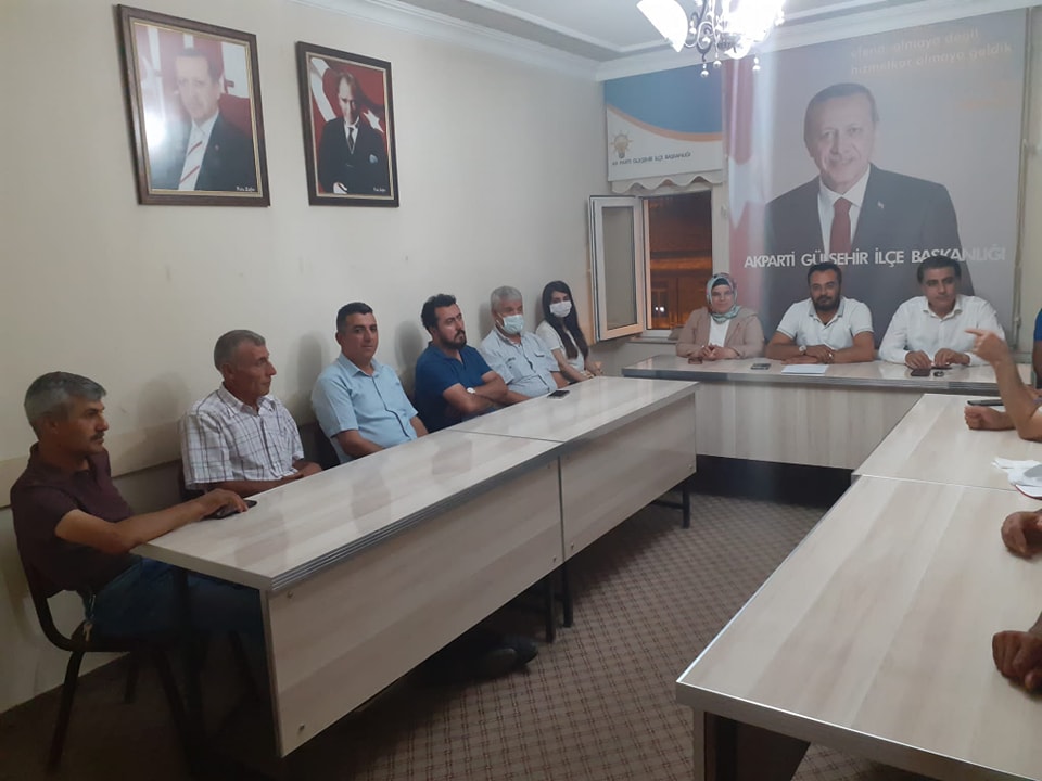 Çiftçi parti yönetimine yatırımları anlattı