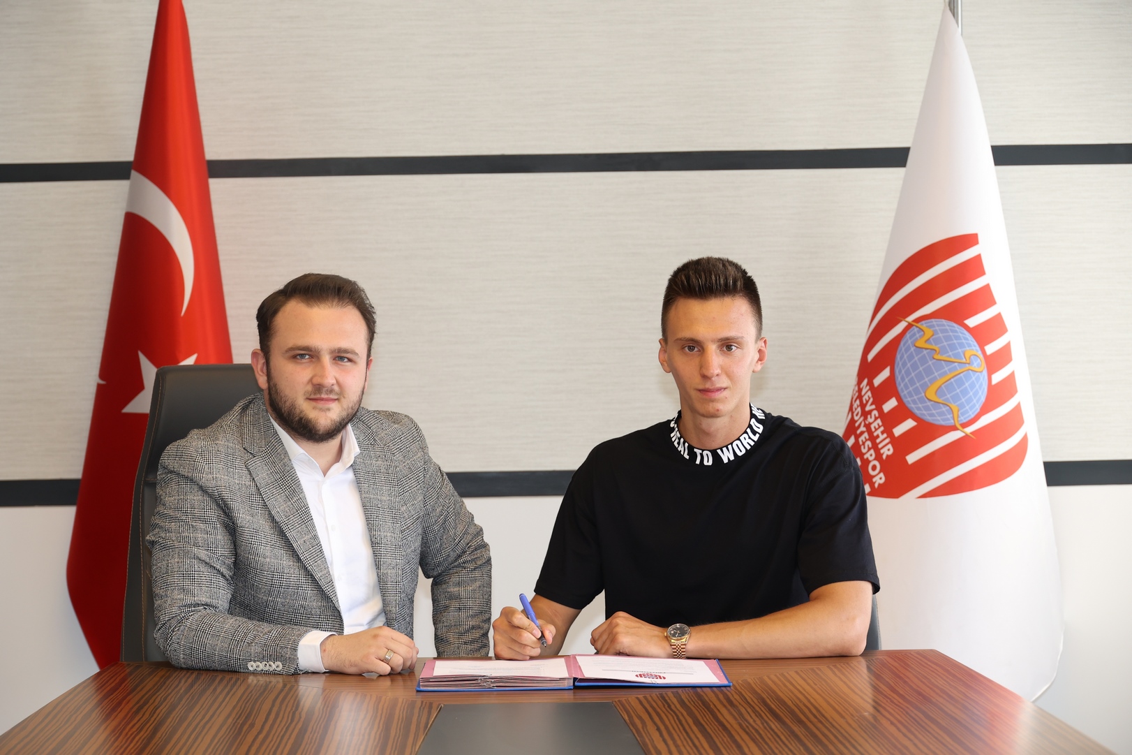 ESKİŞEHİRSPOR’UN 1,95 BOYUNDAKİ GENÇ KALECİSİ NEVŞEHİR BELEDİYESPOR’DA